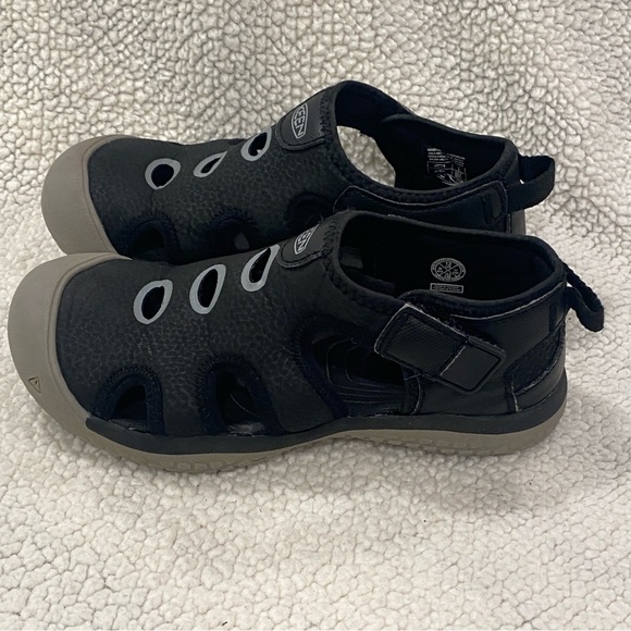 Keen Stingray Youth Kids Size 12 Black Water Sandals Closed Toe Hybrid Shoes - Picture 2 of 6